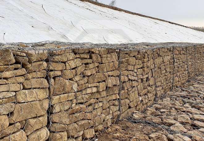 Берегоукрепление габионами в г. Константиновске