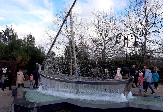 Строительство водопада в "Сочи-Парке"